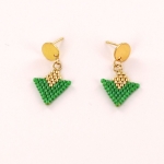 Maak je eigen brick stitch oorbellen  - driehoek groen en goud