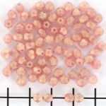 Tsjechisch facet rond 4 mm - sueded gold milky pink