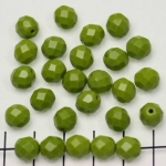 Tsjechisch facet rond 8 mm - opaque groen