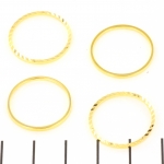 ring rond met platte zijkant en relief v Beadalon - goud 20 mm - golvend