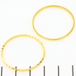 ring round with flat sides and relief Beadalon - gold 20 mm - wavy
