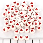DQ flat round with little heart - white with red 7 mm