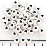 DQ flat round with little heart - white with black 7 mm