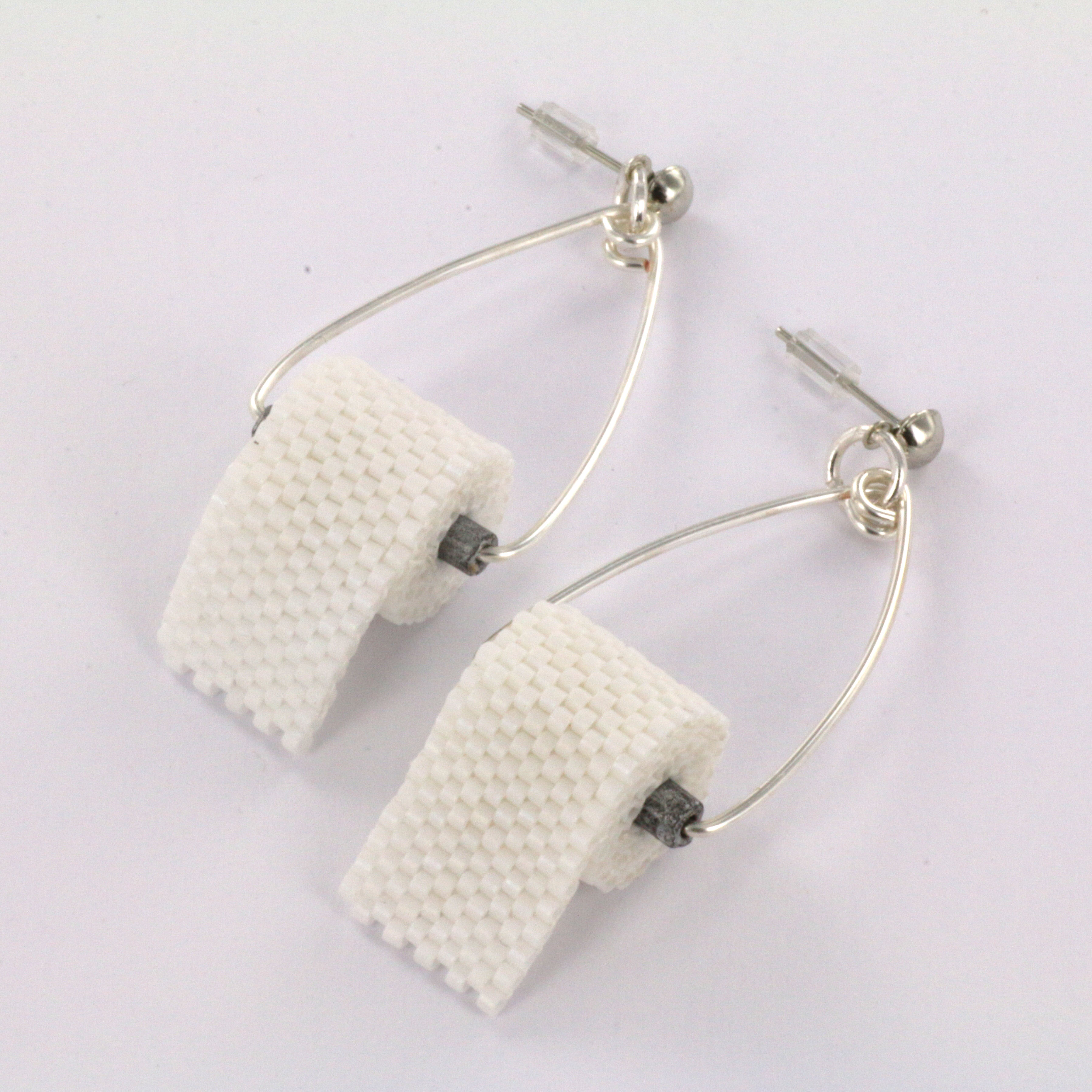 Extra pictures earring with eyelet - silver