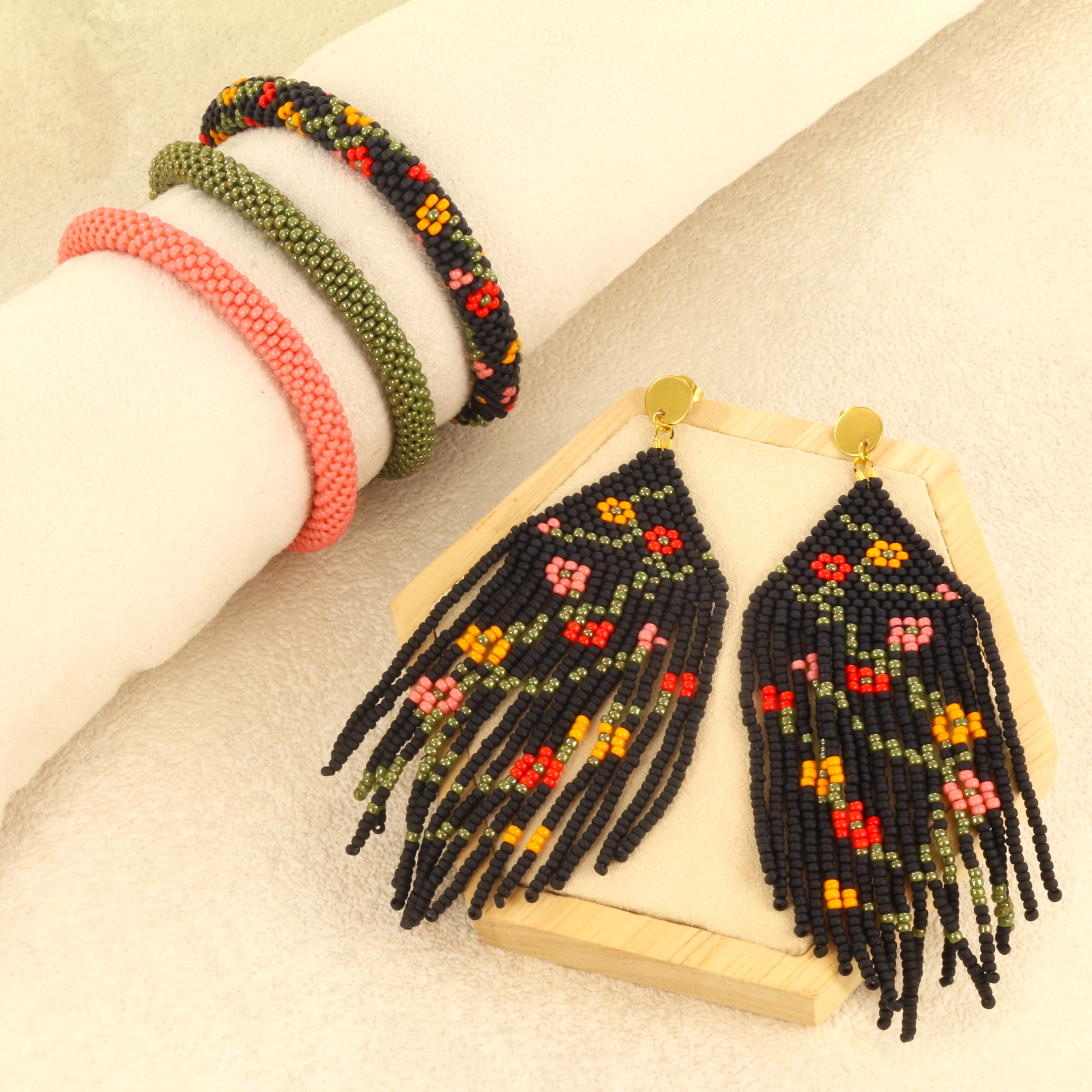 Extra foto's Maak je eigen fringe oorbellen - meadow flower