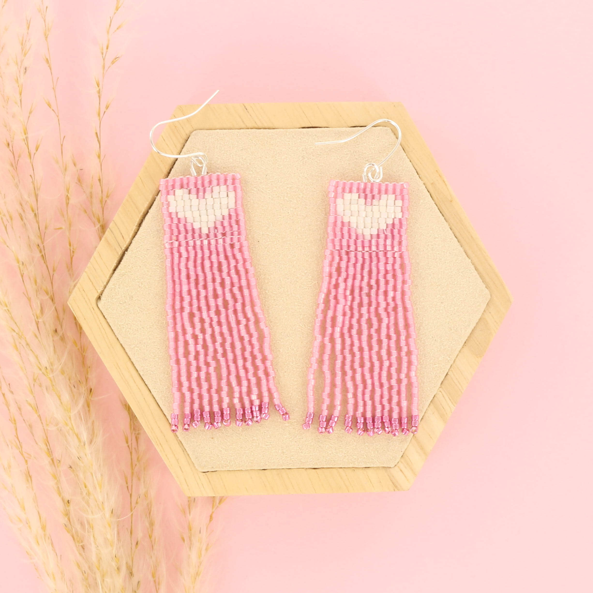 Extra foto's Maak je eigen square stitch oorbellen  - roze met hartje