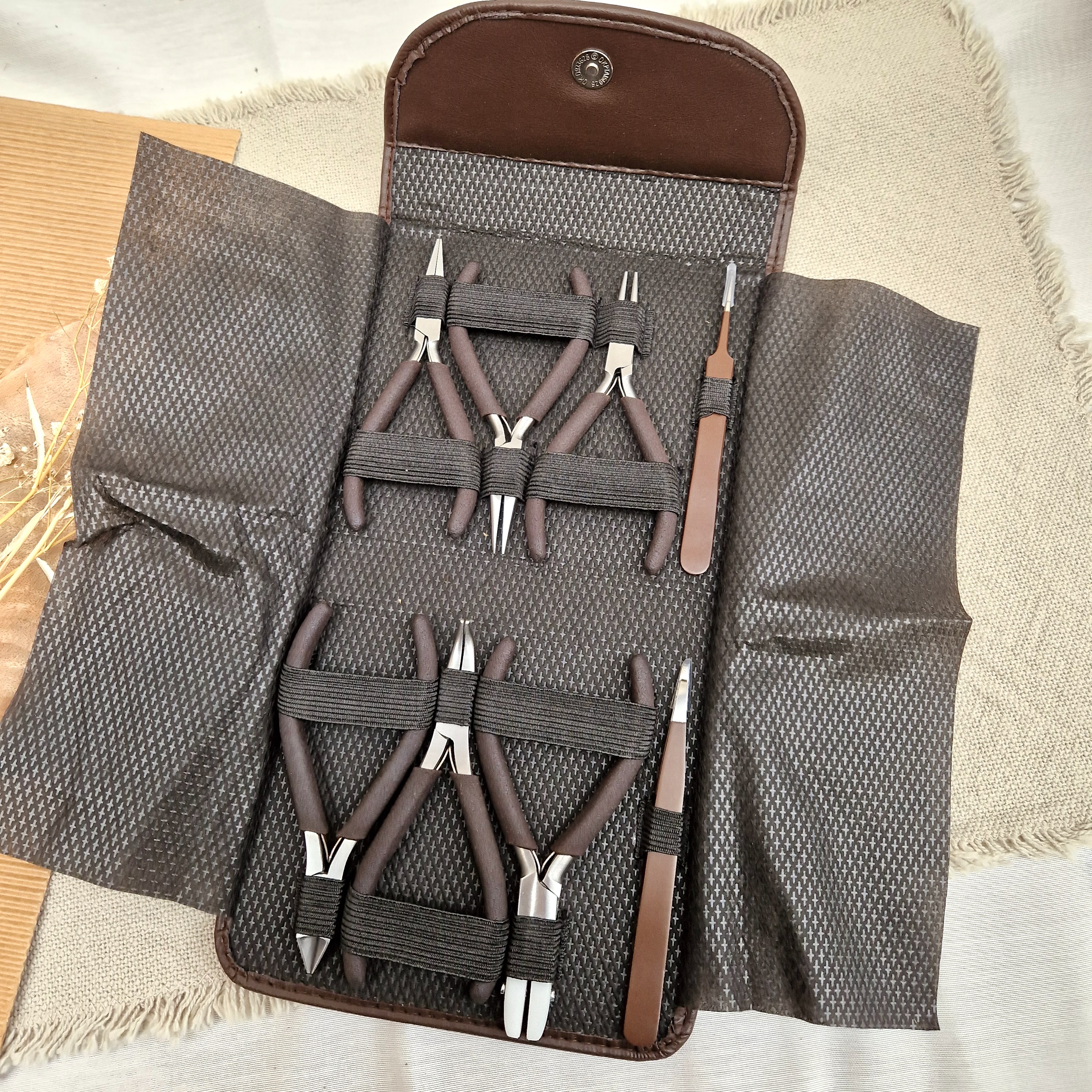 Extra foto's Beader tool set  - met 8 tangen - bruin