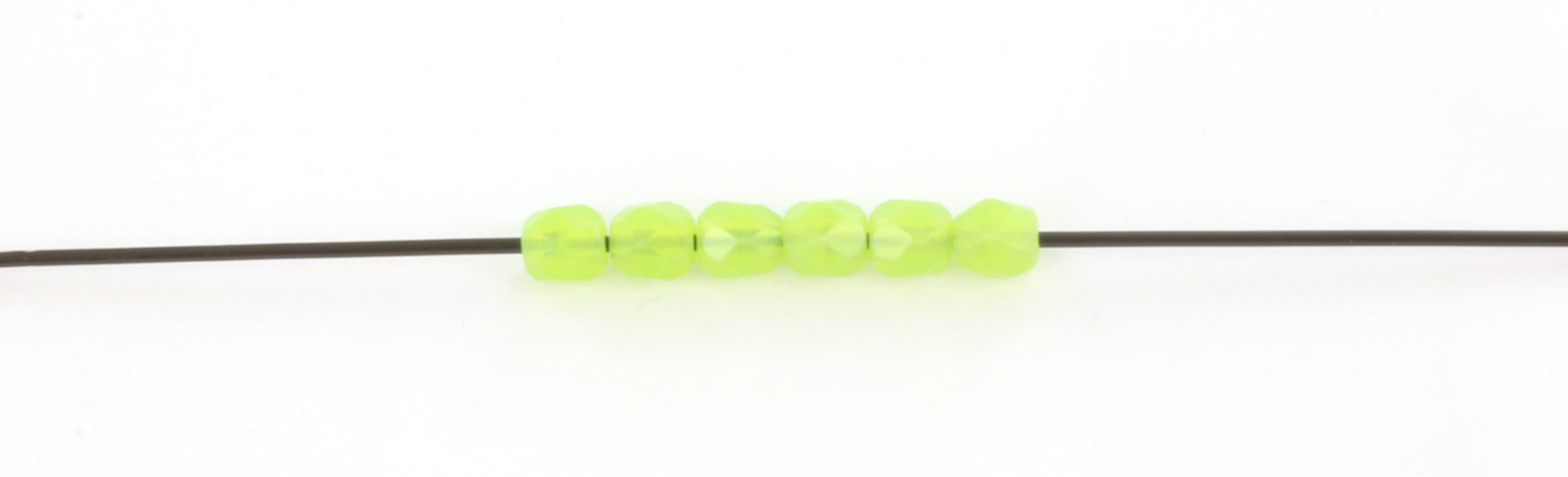 Extra foto's Tsjechisch facet rond 3 mm - milky dk peridot