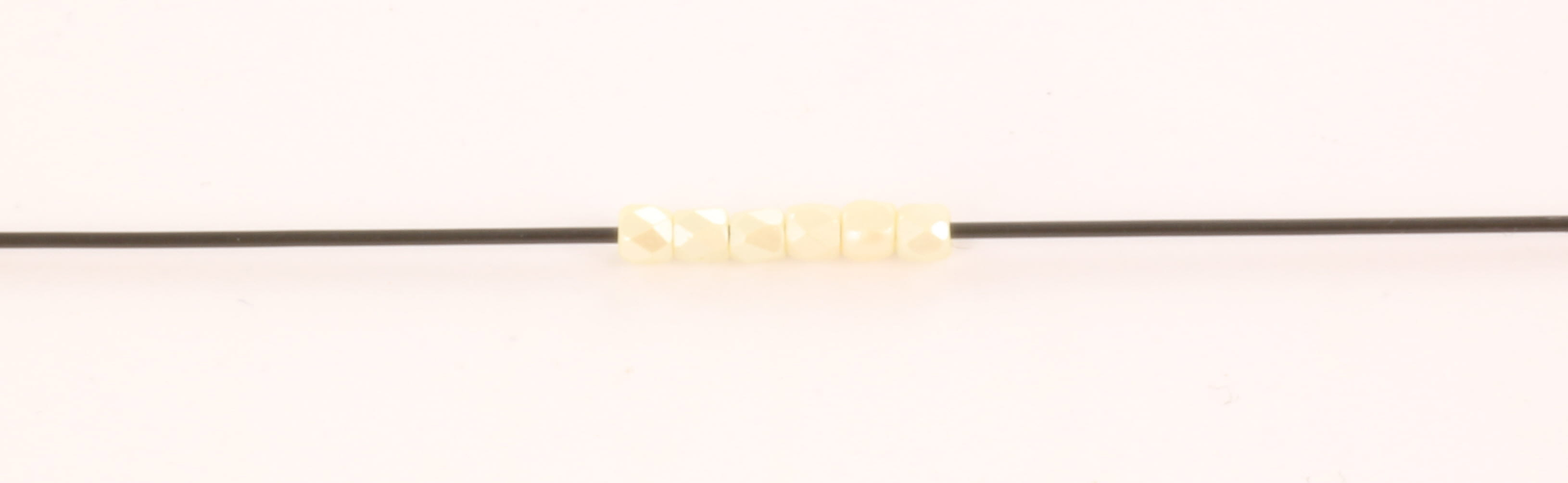 Extra foto's Tsjechisch facet rond 2 mm - alabaster pastel cream